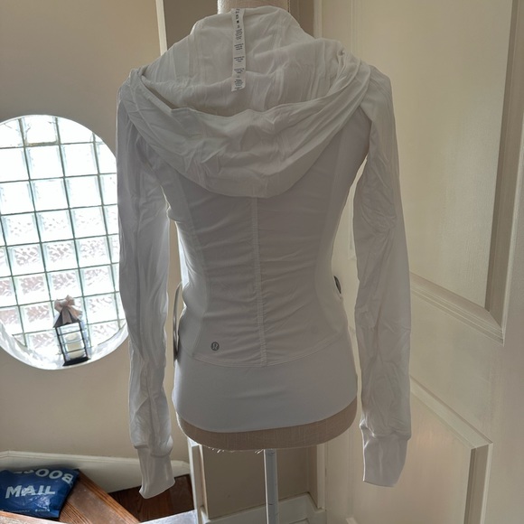 NWT! Lululemon in flux jacket - Picture 7 of 12